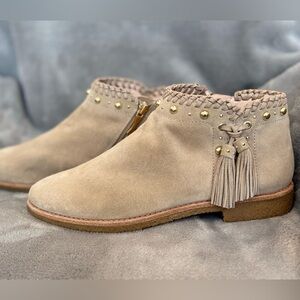 Kate Spade Bowie Bootie Womens 9.5 Desert Suede Tassel Low Heel Boho Gold Studs